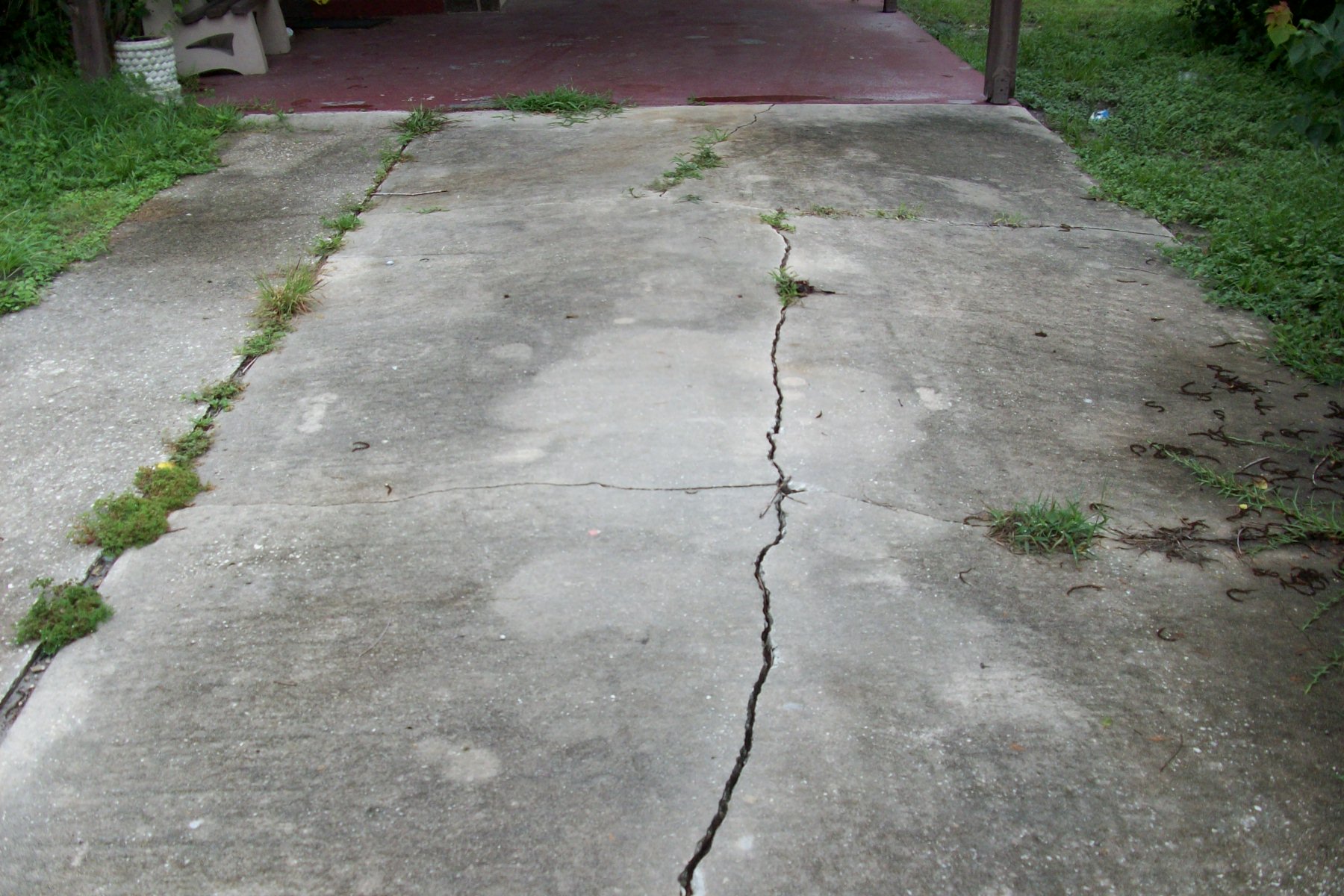 Sinkhole house driveway cracks Seminole County