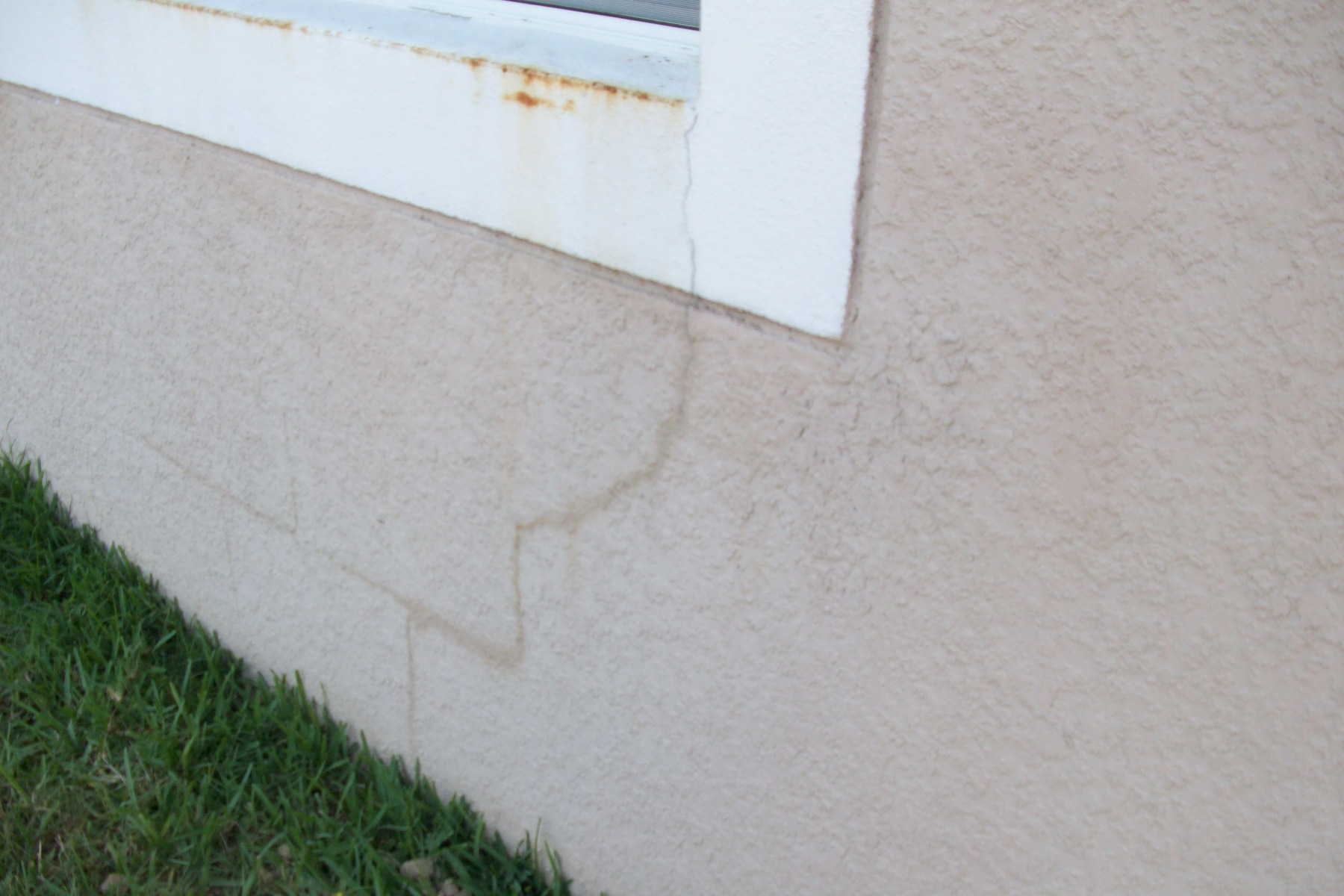 Florida sinkhole cracks